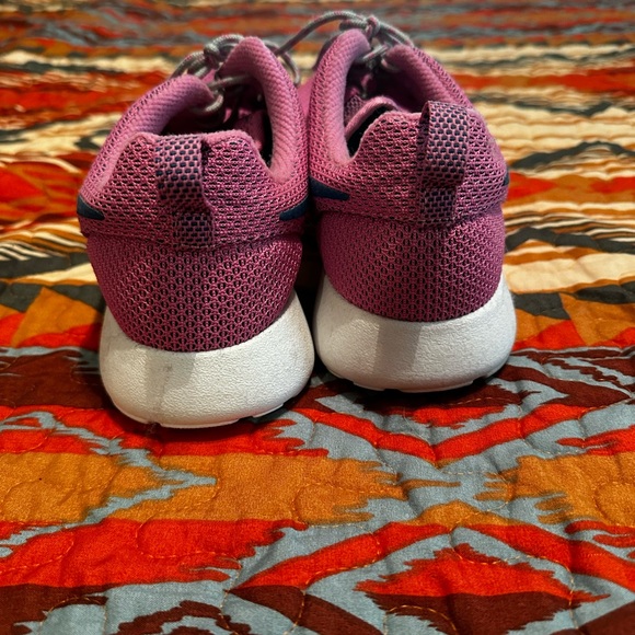 Women’s Nike roshe run - Picture 3 of 4